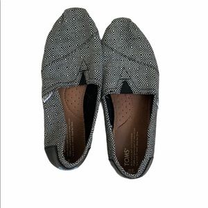 Black and White Diamond Pattern Toms